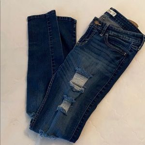 HOLLISTER JEANS(ripped)